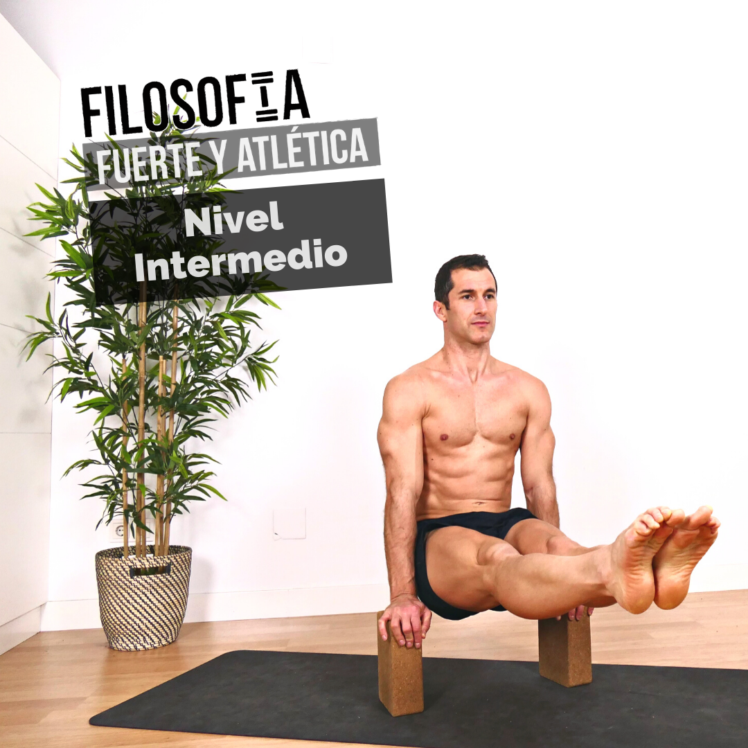 Entrenador haciendo ejercicio de equilibrio y fuerza